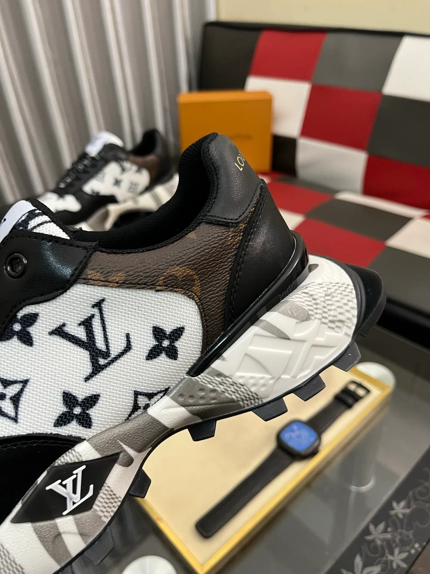 Men's shoes 💰458⌚️⌚️《Louis vuitton/LV Louis Vuitton》original quality.~ Unique modern style sneakers. 🏃A must-have casual shoe for trendy men😍😍 Original brand imported from Italy, imported original leather, cowhide lining (refuses to discolor and grind feet) Sole: Original sole provided by the original factory, French lazy style design ⚠️Fit to the feet Original quality code number: 38-442️⃣Colors available